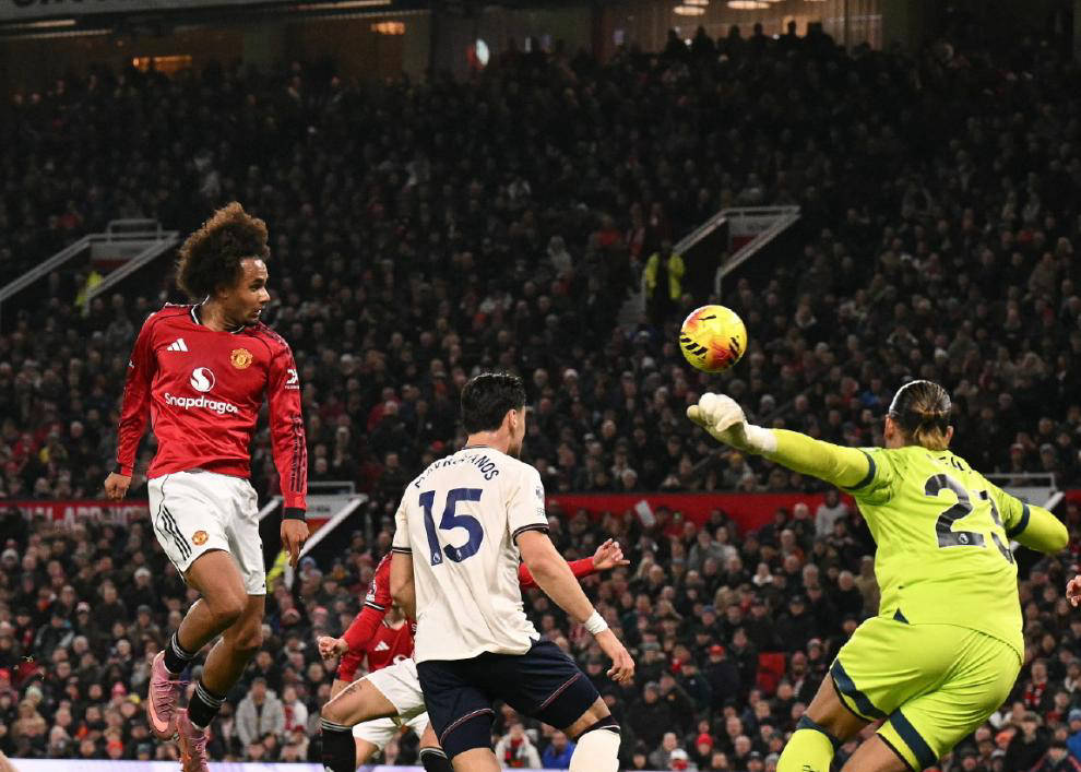 1-1!7000万欧神锋表现平淡,曼联遗憾战平倒数第3,积分反超利物浦